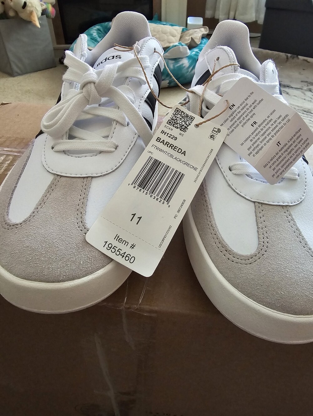 adidas Women's Barreda Leather and Suede Low Top Sneakers  Size 11 New - Picture 3 of 9